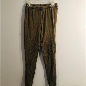Army green textured leggings
